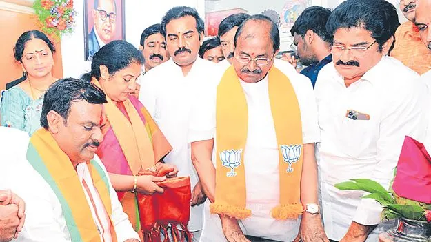 BJP Madhav: బెజవాడ లెనిన్‌ సెంటర్‌ పేరు మార్చాలి