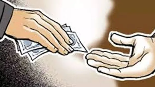 ACB Bribery: పురుషులకు దీటుగా..