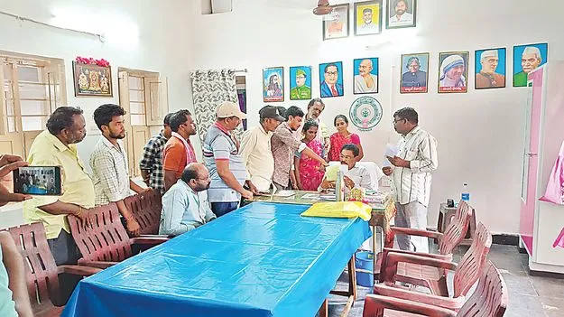 మాకెన్నాళ్లీ .. బాధలు..!