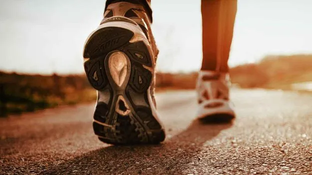 Walking Benefits: ప్రతిరోజూ ఇంతసేపు నడిస్తే చాలు.. బ్యాక్ పెయిన్ పరార్..!