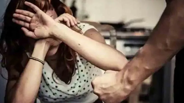 Andhra Women Assaulted: వివాహేతర సంబంధం పెట్టుకున్న మహిళ పట్ల ఎలా ప్రవర్తించారో తెలిస్తే..
