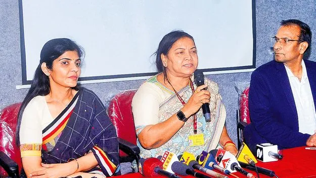 Women Commission: మహిళలను కించపరిచే వ్యాఖ్యలు నేరం
