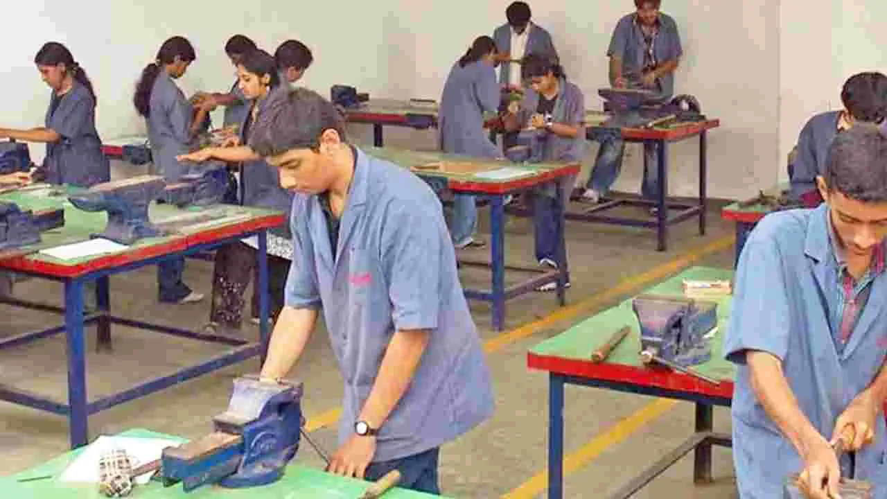  Job Opportunities: ఐటీఐ విద్యార్థులకు ఉద్యోగావకాశాలు