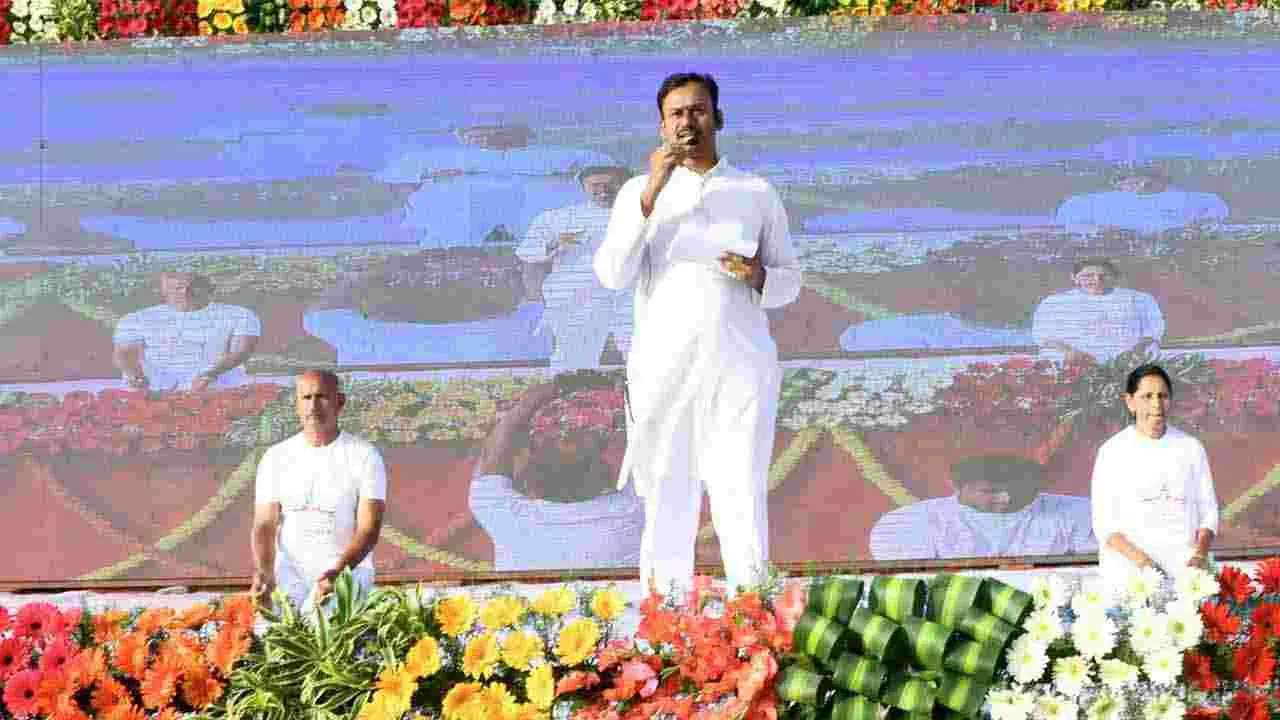 Yogandhra 2025: కడప వైఎస్ రాజారెడ్డి క్రికెట్ స్టేడియంలో యోగాంధ్ర 2025 మాసోత్సవం