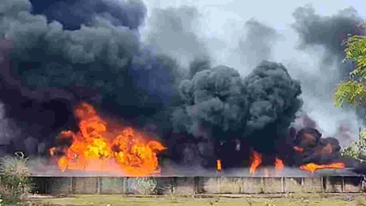 Train Accident: పట్టాలు తప్పి అగ్గి రేగి.. 18 డీజిల్‌ ట్యాంకర్లు దగ్ధం