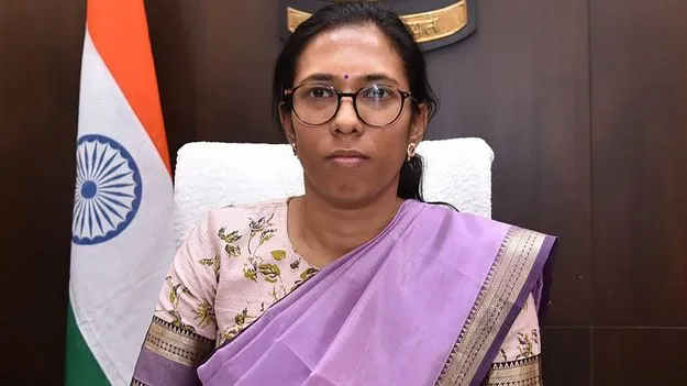 Collector Nagalakshmi: అమ్మ చనిపోదామంటోంది మేడం