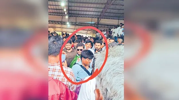 YSRCP Violence: వైసీపీ మూక వీరంగం