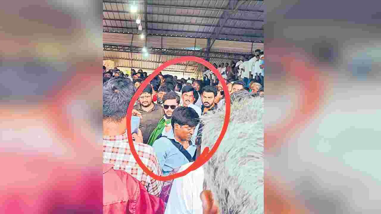YSRCP Violence: వైసీపీ మూక వీరంగం