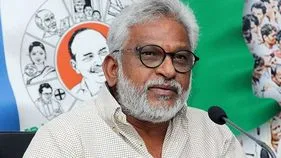 YSRCP leaders Meets EC: బ్యాలెట్ విధానంలో ఎన్నికలు.. వైవీ సుబ్బారెడ్డి డిమాండ్