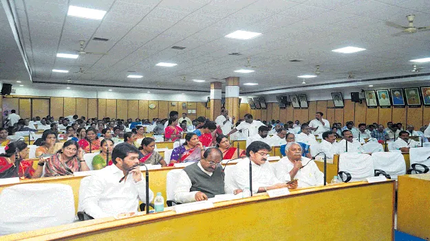 ఆగ్రహా‘వేషాలు’