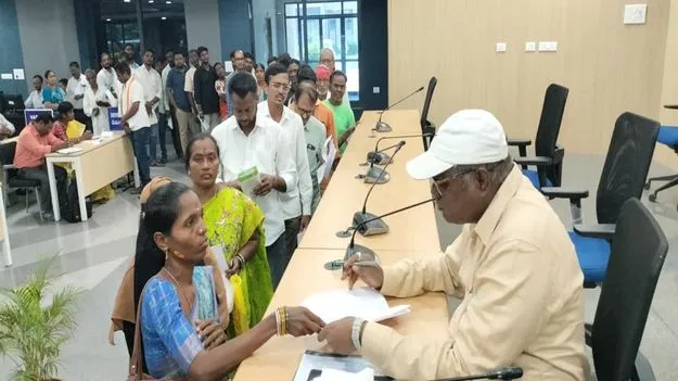 అర్జీలను సత్వరమే పరిష్కరించాలి