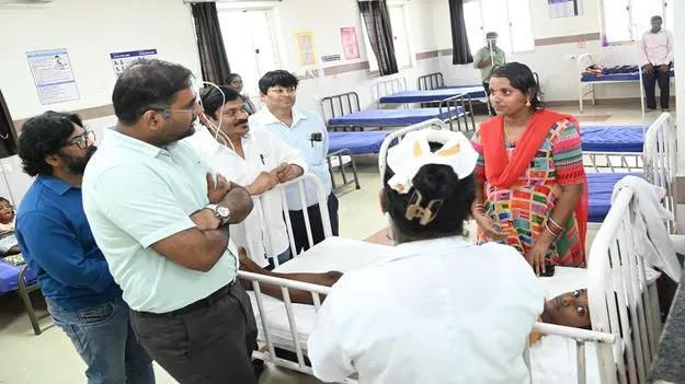 వైద్యులు సకాలంలో విధులకు హాజరు కావాలి 