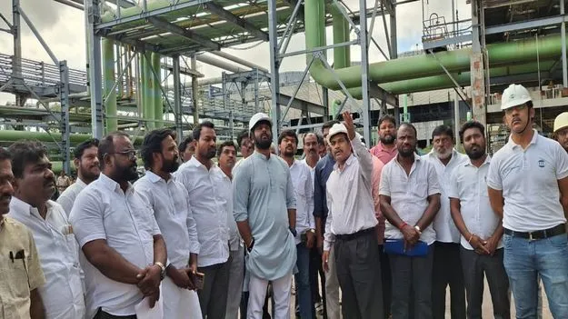 ఆర్‌ఎఫ్‌సీఎల్‌ అధికారులపై ఎమ్మెల్యే ఆగ్రహం 