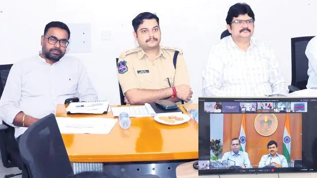 భారీ వర్షాలతో అప్రమత్తంగా ఉండాలి