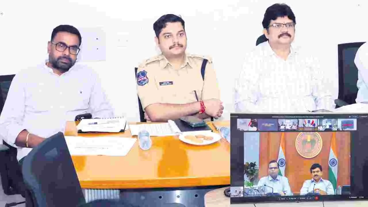 భారీ వర్షాలతో అప్రమత్తంగా ఉండాలి