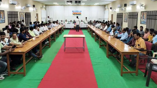 ఐక్యతతో హక్కులు సాధించుకుందాం