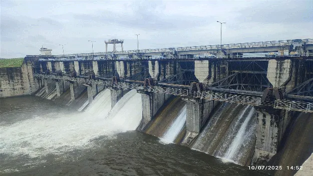 kumaram bheem asifabad- కుమరం భీం ప్రాజెక్టు రెండు గేట్ల ఎత్తివేత