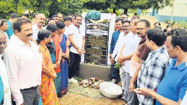 అర్హులందరికీ  ఇందిరమ్మ ఇళ్లు 