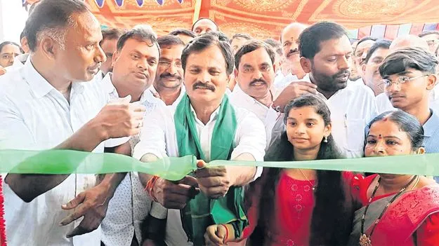 పదేళ్ల పాలనలో సొంతిల్లు కలే