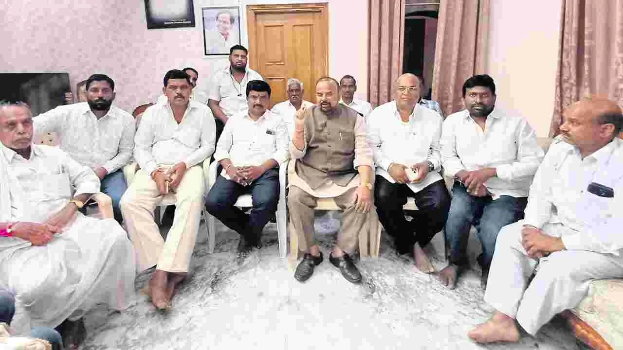 బిల్లులు చెల్లించకుంటే కలెక్టరేట్‌ ముట్టడి