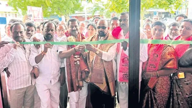 స్థానిక ఎన్నికలు  నిర్వహించే దమ్ము లేదు