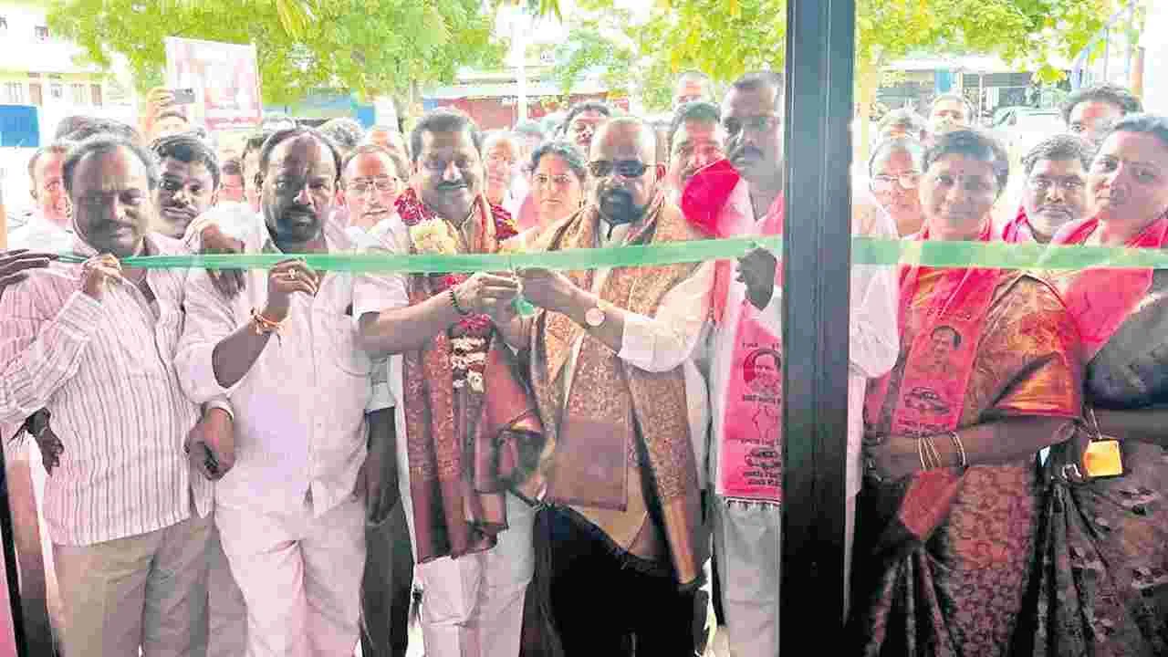 స్థానిక ఎన్నికలు  నిర్వహించే దమ్ము లేదు