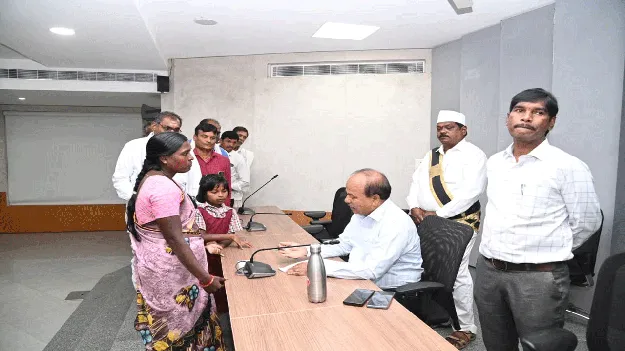 kumaram bheem asifabad-  దరఖాస్తులను త్వరగా పరిష్కరించాలి