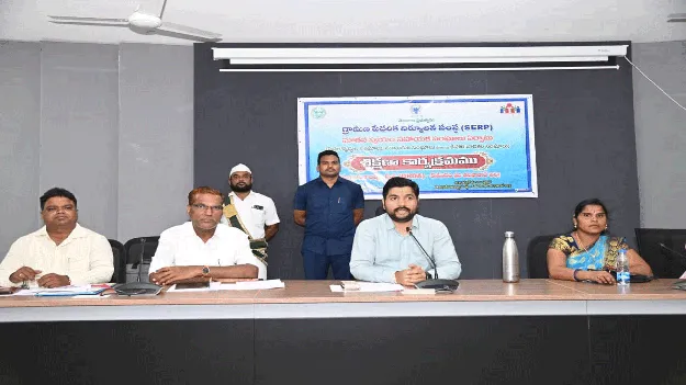 kumaram bheem asifabad-  మహిళలను స్వయం సహాయక సంఘాల్లో చేర్పించాలి