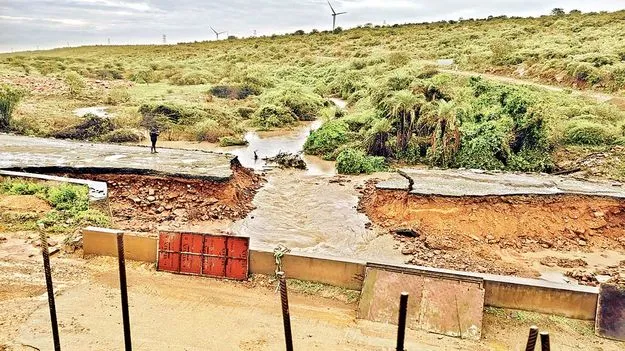  పలు మండలాల్లో భారీ వర్షం