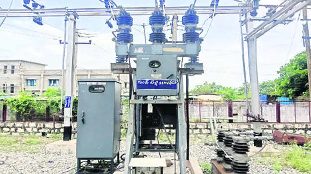 TRANSFORMER: గుంజేపల్లి  ఫీడర్‌కు గ్రహణం