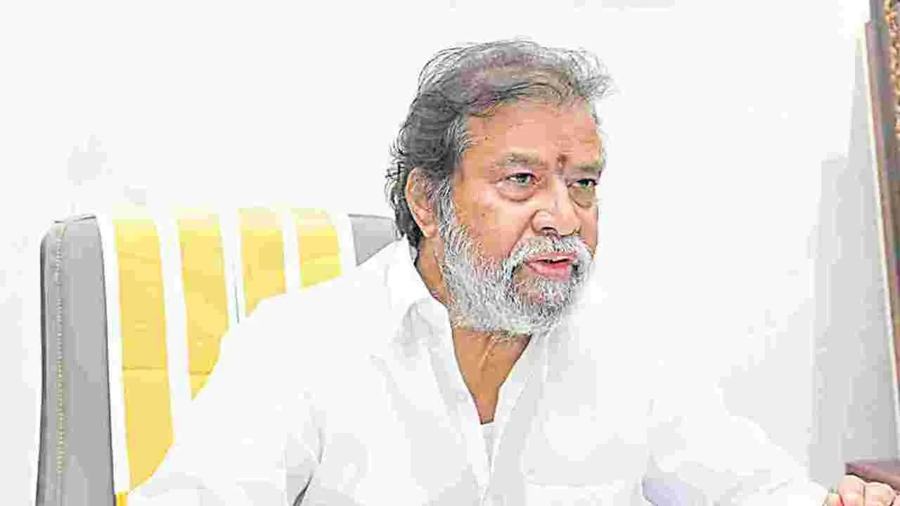 Damodara Rajanarsimha: ఔషధాలపై తప్పుదోవ పట్టించే సంస్థలపై కఠిన చర్యలు తీసుకోండి: దామోదర 