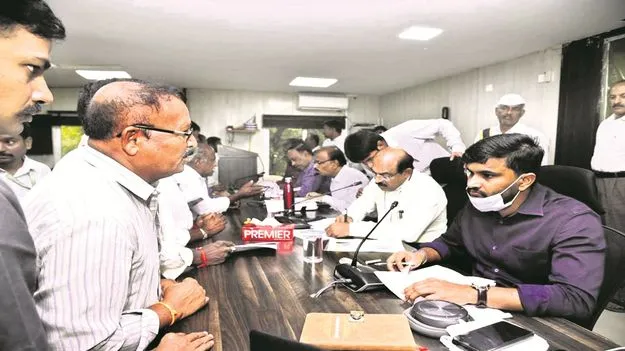  PGRS పీజీఆర్‌ఎస్‌కు 460 వినతులు