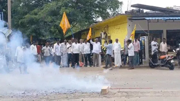 జడ్పీటీసీల విజయంపై టీడీపీ సంబరాలు