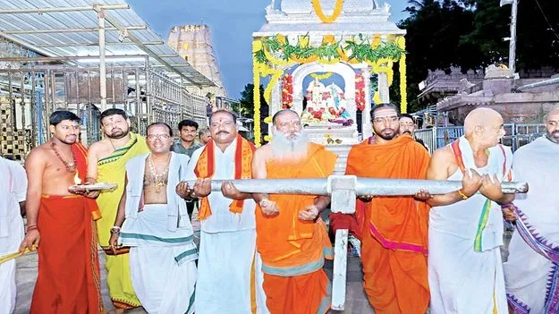 వెండి రథంపై మల్లన్న