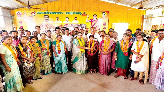 గిరిజనులకు పోడు పట్టాలు: మంత్రి 