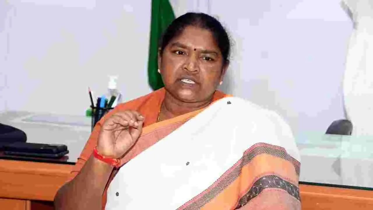 Seethakka: ఆదివాసీల మీద కేంద్రం దాడి: మంత్రి సీతక్క