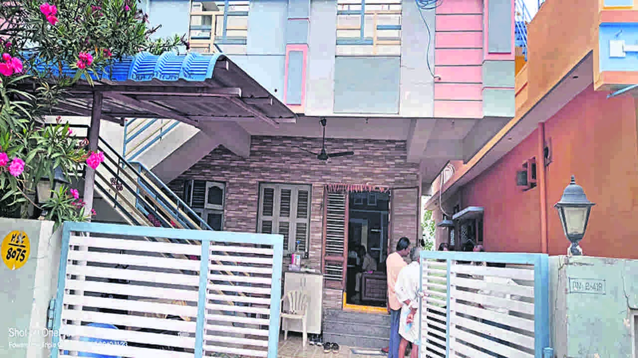 THEFTS: గోరంట్లలో వరుస చోరీలు..!