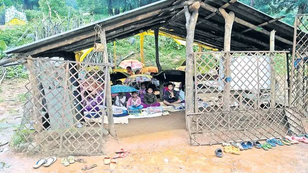 గూడు లేని బడులకు భవనాలు