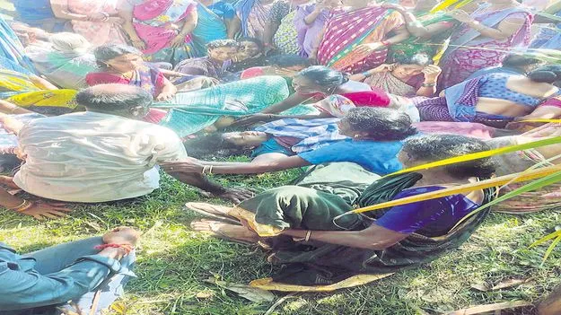 నేల బావిలో వివాహిత మృతదేహం