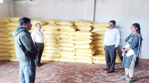 యూరియాను ఎమ్మార్పీకే విక్రయించాలి