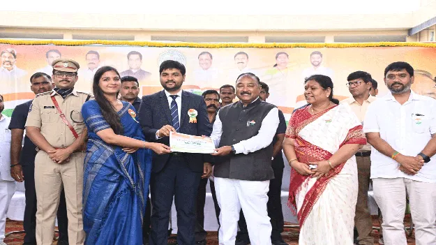 kumaram bheem asifabad-  ఉత్తమ ఉద్యోగులకు అవార్డులు