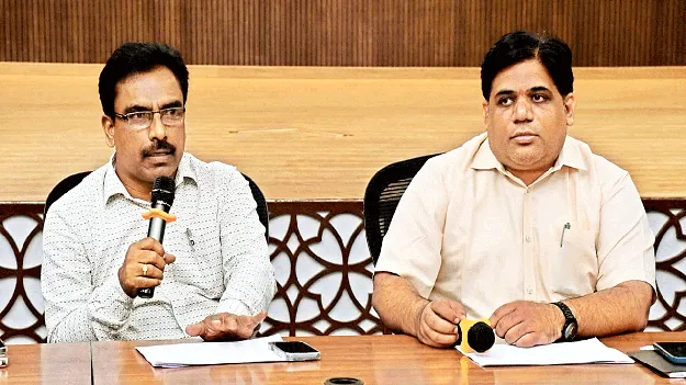 పన్ను వసూళ్లలో అలసత్వం వహిస్తే చర్యలు: కమిషనర్‌