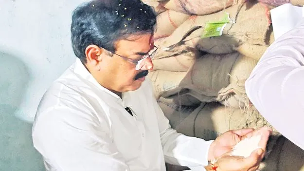 Ration Card Distribution: స్మార్ట్‌ రేషన్‌ కార్డులు రెడీ!