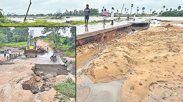 Flood Damage: రహదారులు.. అతలాకుతలం!