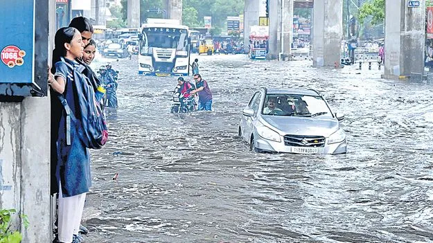 Hyderabad Rain: కుండపోత వర్షం.. హైదరాబాద్‌ ఆగమాగం