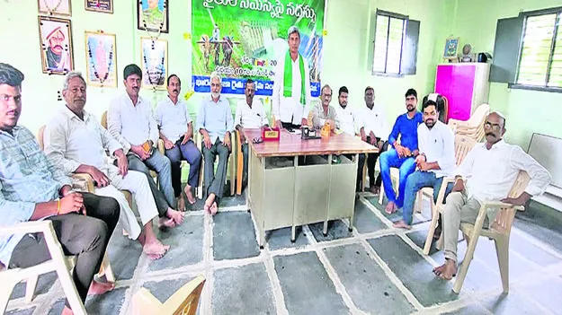 PROJECTS: ప్రాజెక్టులను యుద్ధప్రాతిపదికన పూర్తిచేయాలి