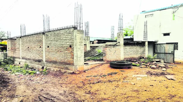 SCHOOL: నిధులున్నా... సౌకర్యాలు సున్నా 