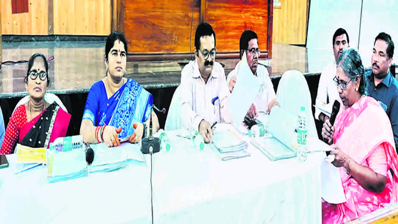 ZP MEETING: రైతుల ప్రాణాలు పోయినా పట్టదా..?