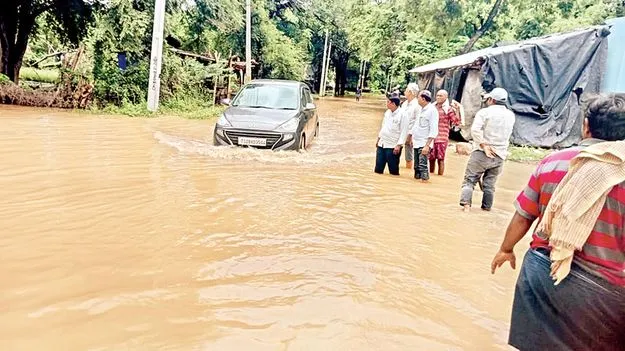    వదలని వాన!