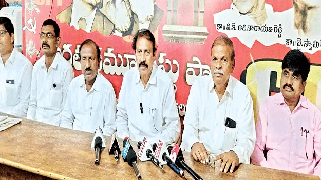మోదీ గుప్పిట్లో ఎన్నికల కమిషన్‌